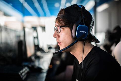 astro Gaming A40 TR Headset + MixAmp Pro TR for PlayStation 4 (Renewed) in Saudi Arabia