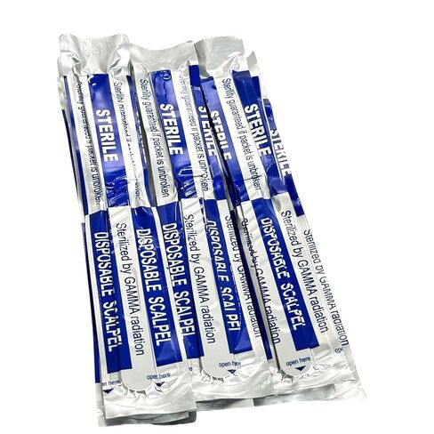 #22 Scalpel يمكن التخلص منها مع مقبض بلاستيكي - حلاقة شفرة واحدة معقمة للخلل dermaplaning ، التشريح ، وعلاج الأرجل ، وإزالة حب الشباب - scalpel أحادية الاستخدام - مربع 10 (1) in Kuwait