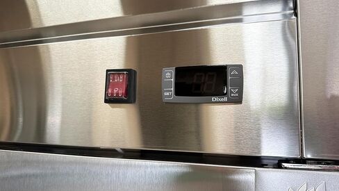 ثلاجة تجارية مستقيمة للوصول ، ETL Restaurant 2 Door Fridge Cooler Terchandiser ، Auto-Defrost ، Stainless Steel 55 "W 40.7 Cu. Ft. 13781 in Saudi Arabia