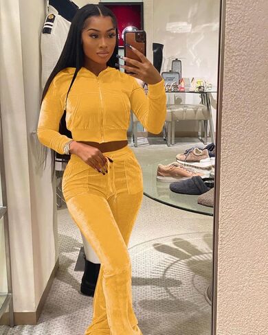 بدلة رياضية نسائية بلون سادة مكونة من قطعتين من القطيفة مكونة من قطعتين للنساء، سترة علوية قصيرة بغطاء للرأس بأكمام طويلة وسروال مرن واسع مجموعة ملابس رياضية كاجوال بدلة رياضية للركض مع جيوب in Kuwait