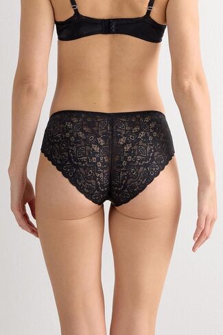 Woman's Lace and Silk Bikini Briefs in Kuwait