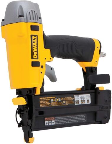 DEWALT Brad Nailer، يقوم بتشغيل مسامير نهائية 18GA مقاس 5/8 بوصة إلى 2 بوصة، إصدار انحشار بدون أدوات (DWFP12231) in Kuwait