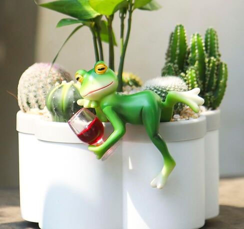 Miniature Frog Garden Statue Flower Pot Hanger Ornament, Funny Frog Figurines Plant Decorations for Pots Outdoor Women Gifts Decor Accessories for Yard Lawn Outside,2.92"x1.12"x4.94 in Saudi Arabia