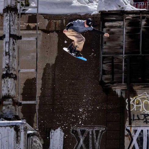 Never Summer Proto Ultra Men's All-Mountain Snowboard in Kuwait