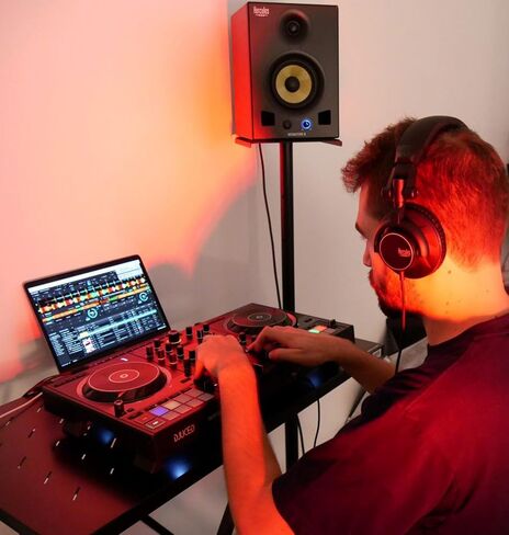 Hercules HDP DJ60 Closed-Back DJ Headphones Bundle with Case, Stand, and Austin Bazaar Polishing Cloth in Saudi Arabia