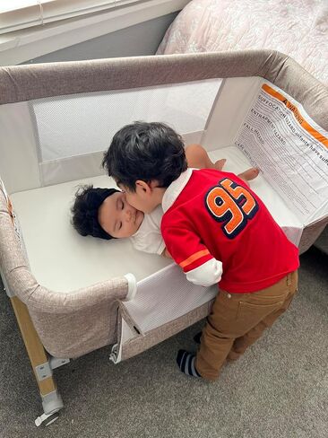 HARPPA Cuddly Bassinet, 3 in 1 Baby Bassinet Bedside Sleeper, Bedside Crib with Mattress and Wheels, Breathable Mesh, 5 Height Adjustable, Anchor Strap (Wood Grain, Grey) in Saudi Arabia