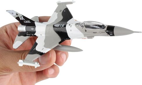 Daron Postage Stamp PS5602 USAF F-35 الإصدار A ، Lightning II ، 1/144 SCALE DIECAST MODEL مع حامل in Kuwait