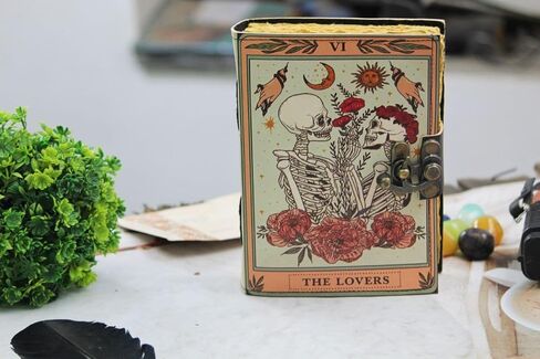 كتاب تعويذة فارغ من الظلال مجلة جلدية عتيقة مع حجر شبه كريم - إغلاق القفل، 200 صفحة من ورق حافة سطح السفينة العتيق - مجلة جريمويري، مجلة تعويذة الساحرة للرجال والنساء in Kuwait