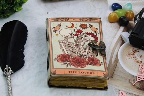 كتاب تعويذة فارغ من الظلال مجلة جلدية عتيقة مع حجر شبه كريم - إغلاق القفل، 200 صفحة من ورق حافة سطح السفينة العتيق - مجلة جريمويري، مجلة تعويذة الساحرة للرجال والنساء in Kuwait