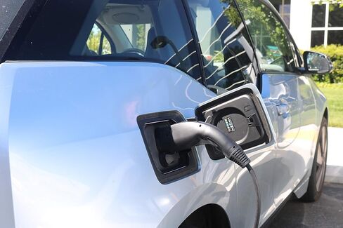 Accell AxFAST Dual-Voltage Portable EVSE 16 Amp - 120/240V Electric Vehicle Charger Level 2 Compatible with Tesla Chevy Bolt Nissan Leaf Chrysler Pacifica Toyota Prius Hyundai Electric Cars and More in Kuwait