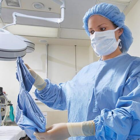 10 عبوات قابلة لإعادة الاستخدام للعزل العزلة للنساء والرجال - الأزرق Aami LVL 1 polypropylene ، لا يمكن التخلص من العباءات الطبية والأسنان والمختبرات والصناعات (المتوسطة) in Kuwait