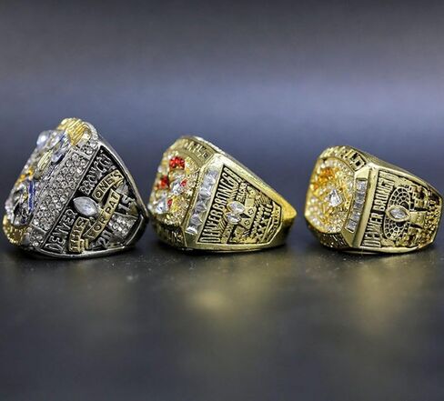 TREASURE FOOTBALL CHAMPIONSHIP RING SET 1997 1998 2015 & LUXURY LEGEND VICTORIOUS RARE SPORTS FAN GIFT SERIES - WITH SANDALWOOD BOX HOLIDAY SHOW COLLECT in Kuwait