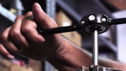 Drill America 1/4"-20 UNC X 1" OD HSS Round Adjustable Die with Matching Die Handle (Wrench), Die Stock in Kuwait