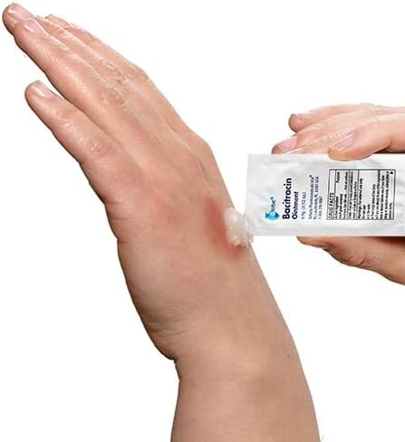 Globe (25 Pack) Bacitracin Zinc Ointment 0.9g حزم واحدة. مرهم الإسعافات الأولية لمنع وشفاء الالتهابات للتخفيضات البسيطة والخدوش والحروق. in Saudi Arabia