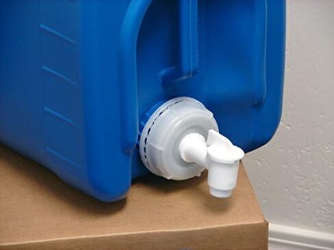 API Kirk Containers 5 Gallon Samson Stackers ، Blue ، 6 Pack (30 Gallons) ، مجموعة تخزين مياه الطوارئ - جديدة! - ينظف! - محاصر! تتضمن المجموعة حنفية واحدة in Kuwait