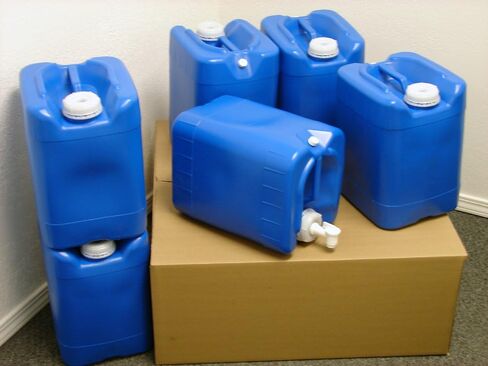 API Kirk Containers 5 Gallon Samson Stackers ، Blue ، 6 Pack (30 Gallons) ، مجموعة تخزين مياه الطوارئ - جديدة! - ينظف! - محاصر! تتضمن المجموعة حنفية واحدة in Kuwait