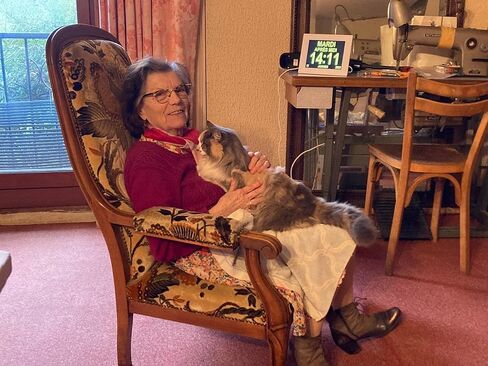 ساعة منبه بتقويم رقمي، شاشة عرض كبيرة عالية الدقة مقاس 7 بوصات، أوضاع جديدة للساعة متعددة التعتيم التلقائي، تاريخ يوم غير مختصر لمرض الزهايمر والخرف وفقدان الذاكرة وضعف الرؤية - أبيض in Kuwait