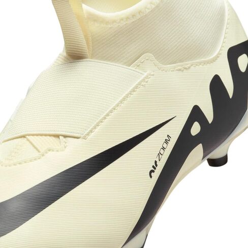 أحذية كرة القدم Nike للجنسين والطفل in Saudi Arabia