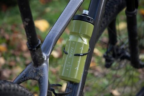 Zefal Sense Soft 80 Bike Mater Bottle-800 مل (27 أوقية)-أبيض-قبعة وناعمة ، صمام قابل للإزالة سهلة التنظيف ، polyplene خالية من BPA ، البولي بروبيلين بدون رائحة ، خفيفة الوزن ومتوافقة مع القفص in Kuwait