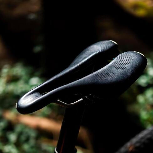 Selle Italia ، SLR Boost Gravel Superflow L ، Saddle ، 248 × 145mm ، 209g ، Black/Hi-Viz (SI510760) in Saudi Arabia