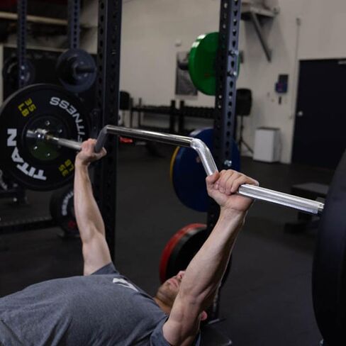 Titan Fitness Cambered Olympic Bench Press Bar ، تم تقييمه 600 رطل ، 2.75 بوصة من الأسطوان in Saudi Arabia