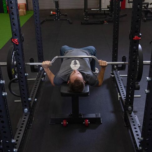 Titan Fitness Cambered Olympic Bench Press Bar ، تم تقييمه 600 رطل ، 2.75 بوصة من الأسطوان in Saudi Arabia