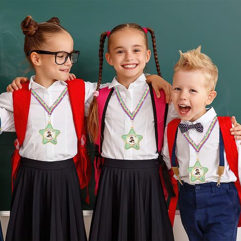 ميدالية التخرج من رياض الأطفال في مرحلة ما قبل المدرسة ، ميدالية جائزة التخرج مع شريط الرقبة ، ميداليات جريدة لطيفة لجوائز ، ميداليات المعادن للأطفال ، تكرار طلاب الحفلات الخريجة. in Kuwait