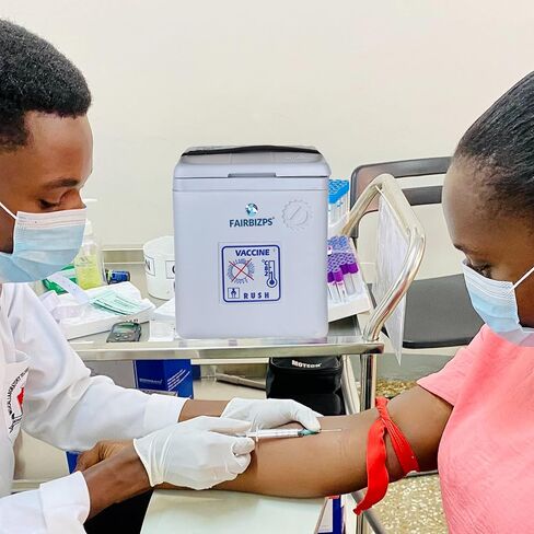 4 Ice Pack Vaccine Carrier Box Portable CFC- مربع تخزين لقاح تحكم البولي يوريثان المجاني مع غطاء وسدادة متكاملة ومفصلية (1.67 LTR.) (أزرق) (أزرق) in Saudi Arabia