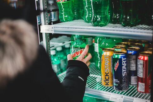 ثلاجة باب زجاجية تجارية ، تاجر ETL Coller Cooler ، 64 "علبة عرض عالية ، تبريد المروحة 9.8 Cu. in Kuwait