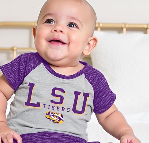ملابس Wes and Willy Baby College Sports Fan Supe One Piece Snap Pack و Short Set نمط خيوط غائم in Kuwait