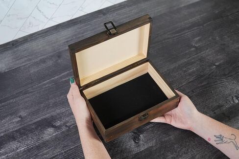 صندوق ذاكرة الزفاف المحفور - صندوق تذكار خشبي للعروس والعريس ، وعود الزواج ، أو الذكرى الأولى - الحجم المتوسط ​​- الجوز المظلم - 8.5 × 6 × 3 في in Kuwait