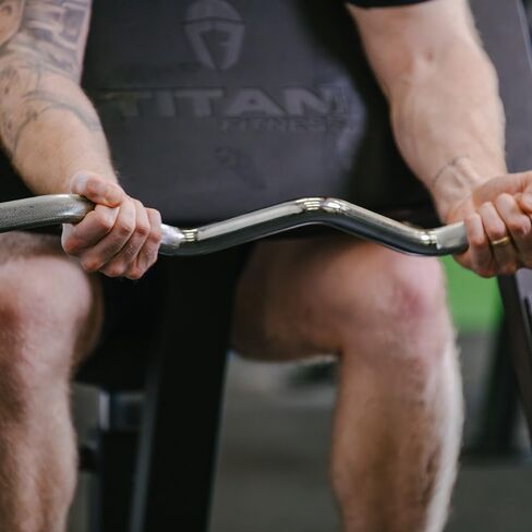 سلسلة الأداء اللياقة البدنية Titan Olympic 4ft EZ Curl Bar ، Barbell for Bicep/Tricep Curls ، تم تصنيفها 200 رطل ، ألواح الوزن الأولمبية ، شريط الوزن الصلب دائم لرفع الوزن ، تدريب القوة in Saudi Arabia