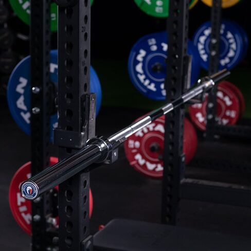 سلسلة Power Barbell Power Barbell Titan Fitness ، 20 كيلوغرام 29 ملم متوسطة الترشيح ، تم تصنيفها على 1500 رطل ، حركات تدريب على قوة الصالة الرياضية للمنزل من أجل القرفصاء البطيئة ، ومقعد ، وحركات Deadlift in Saudi Arabia