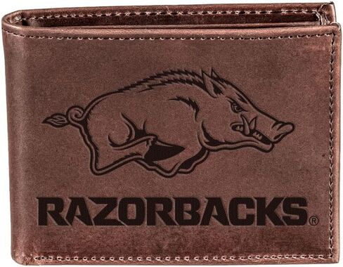 فريق Evergreen Team Sports America NCAA University of Arkansas Brown Wallet | ثنائية الضعف | شعار مختوم مرخص رسميا | مصنوع من الجلد | منظم المال والبطاقات | صندوق الهدايا المدرجة in Saudi Arabia
