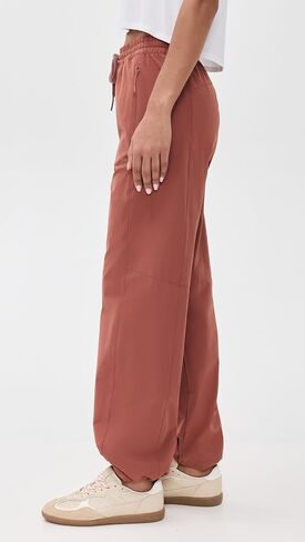 Beyond Yoga Women's Peak Pants in Saudi Arabia