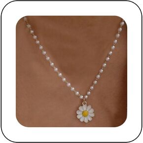 Boho Pearl Necklace Choker White Pearl Chain Necklace Chain Gold Daisy Flower Pendant Necklace Vintage Pearl Bead Collar Necklace Chain Jewelry for Women and Girls