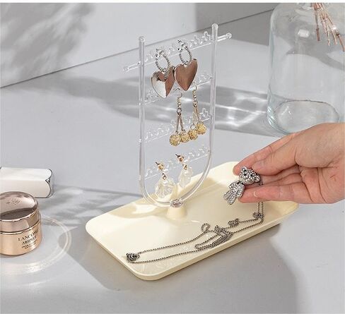 رف المجوهرات، حامل منظم المجوهرات، رف القرط مع 24 فتحة قرط وصينية تخزين سفلية، تخزين المجوهرات للقلادة والأساور والأقراط والخواتم والساعات (بيج) in Kuwait