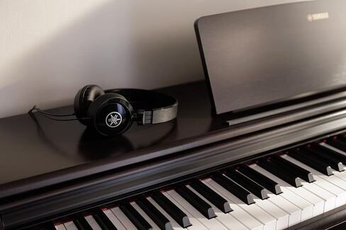 Yamaha Arius ، وحدة التحكم الرقمية الموزونة 88 مفتاح Beyed Hammer 3 Action ، CFX Concert Grand Piano Sound ، تشمل مقاعد البدلاء ، Dark Rosewood (YDP184R) in Kuwait