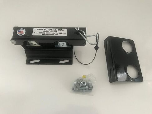 رف شاحنات منظر طبيعية من الأدوات للمجرفة ، والأشجار ، و Seldge Hammer ، إلخ. in Saudi Arabia