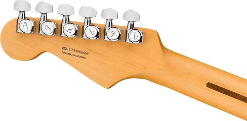 Fender American Ultra Stratocaster - حزمة كوبرا الأزرق مع العلبة ، والقبعة ، والحزام ، والكابلات ، وعدة تنظيف الجيتار in Saudi Arabia