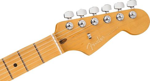 Fender American Ultra Stratocaster - حزمة كوبرا الأزرق مع العلبة ، والقبعة ، والحزام ، والكابلات ، وعدة تنظيف الجيتار in Saudi Arabia