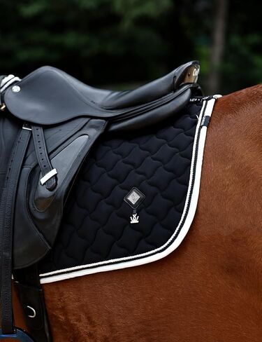Close Contact Non-Slip Design Horse Riding Pad Moisture-Wicking Shock Absorbing English Saddle Pad for Horses in Kuwait