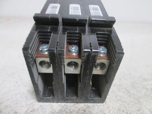 SQUARE D EDB34080 THERMAL MAGNETIC CIRCUIT BREAKER 80ANEW OUT OF BOX in Saudi Arabia