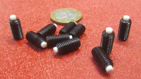 طبقة نايلون من النايلون الأسود مجموعة المسمار 1/4 "-28 x .500" طول الخيط in Saudi Arabia