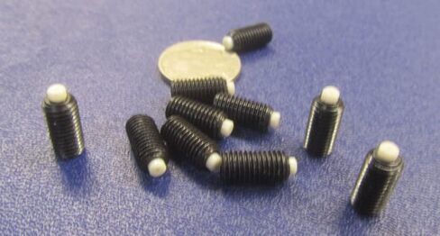 طبقة نايلون من النايلون الأسود مجموعة المسمار 1/4 "-28 x .500" طول الخيط in Saudi Arabia