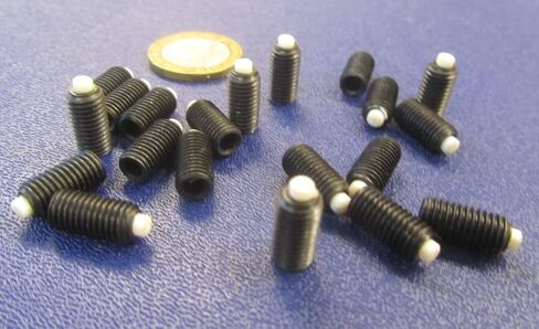 طبقة نايلون من النايلون الأسود مجموعة المسمار 1/4 "-28 x .500" طول الخيط in Saudi Arabia
