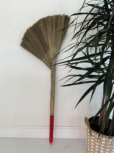 Coco Deluxe Vietnamese Natural Straw Broom /40 "مكنسة عشبية ناعمة مصنوعة يدويًا للداخلية والخارجية /تشوي بونغ كاب CAO CAP (1) in Kuwait