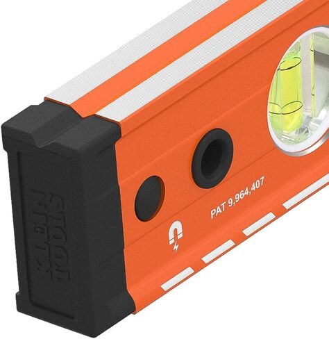 أدوات Klein 93524mag مستوى الصندوق 24 بوصة ، مستوى فقاعة شعاع الصندوق المغناطيسي ، 3 قوارير ، برتقالية عالية الوضوح ، جسم الألومنيوم ، V-Groove و Magnet Track in Kuwait