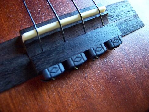 Diamond Secure Stufile String Ties/Uke Bridge Beads ، تصميم جديد منخفض! in Saudi Arabia