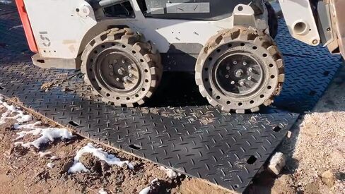 Checkers Mambamat الحصير حماية الأرض المرنة للمعدات الثقيلة ، 4 '× 8' ، سعة تحميل 95 طن ، مقابض مريحة ، مصنوعة من المواد المعاد تدويرها ، أسود ، MM48 in Kuwait